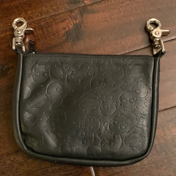 Harley-Davidson Handbags - Harley Davidson Black leather Zip pouch with hooks EUC